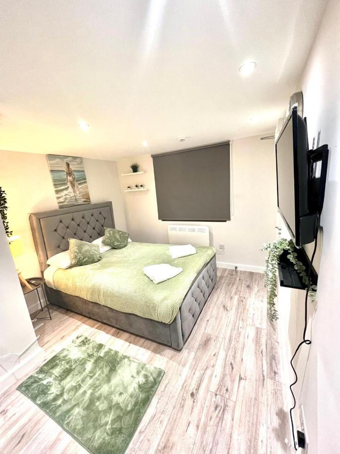 Golden Residences - Oakway Feltham Exterior foto